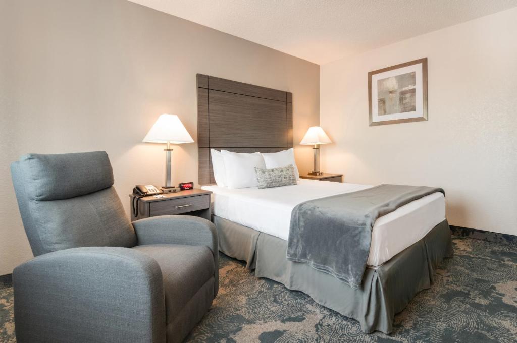 American Inn & Suites Metro Airport image 17