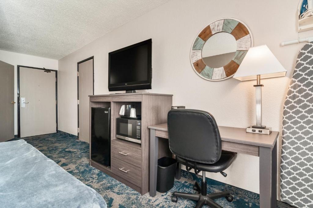 American Inn & Suites Metro Airport image 22