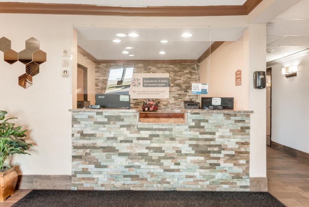 American Inn & Suites Metro Airport image 6