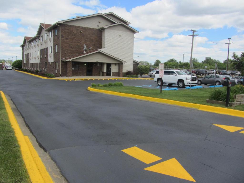 American Inn & Suites Metro Airport image 8